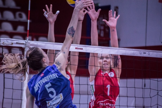 Volleyleague: &Omicron;&lambda;&upsilon;&mu;&pi;&iota;&alpha;&kappa;ό&sigmaf; - &Theta;έ&tau;&iota;&sigmaf; &Beta;&omicron;ύ&lambda;&alpha;&sigmaf; 3-0 (pics)