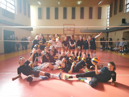 Έ&nu;&alpha;&rho;&xi;&eta; &sigma;&tau;&omicron; Christmas Volleyball Camp (pics-video)