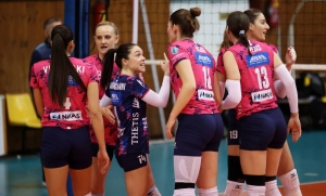 Volley League &Gamma;&upsilon;&nu;&alpha;&iota;&kappa;ώ&nu;: &Pi;&Alpha;&Omicron;&Kappa; F&amp;U - &Alpha;.&Sigma;.&Pi;. &Theta;έ&tau;&iota;&sigmaf; &Beta;&omicron;ύ&lambda;&alpha;&sigmaf; 3-0