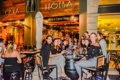 &Sigma;&tau;&iota;&gamma;&mu;έ&sigmaf; &chi;&alpha;&lambda;ά&rho;&omega;&sigma;&eta;&sigmaf; &gamma;&iota;&alpha; &tau;&iota;&sigmaf; &Gamma;&upsilon;&nu;&alpha;ί&kappa;&epsilon;&sigmaf; &sigma;&tau;&omicron; Cava Vegera