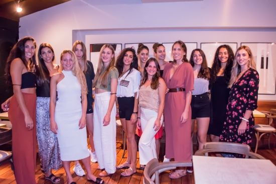 Έ&nu;&alpha; &epsilon;&upsilon;&chi;ά&rho;&iota;&sigma;&tau;&omicron; &delta;&iota;ά&lambda;&epsilon;&iota;&mu;&mu;&alpha; &gamma;&iota;&alpha; &tau;&iota;&sigmaf; &Gamma;&upsilon;&nu;&alpha;ί&kappa;&epsilon;&sigmaf; &sigma;&tau;&omicron; Notos Cafe Bar Restaurant