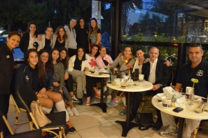 &Sigma;&tau;&iota;&gamma;&mu;έ&sigmaf; &chi;&alpha;&lambda;ά&rho;&omega;&sigma;&eta;&sigmaf; &gamma;&iota;&alpha; &tau;&iota;&sigmaf; &Gamma;&upsilon;&nu;&alpha;ί&kappa;&epsilon;&sigmaf; &sigma;&tau;&omicron; &Beta;&epsilon;&nu;έ&tau;&eta;&sigmaf; Food Hall &tau;&eta;&sigmaf; &Beta;&omicron;ύ&lambda;&alpha;&sigmaf;