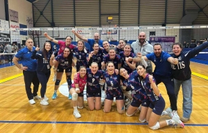 Volley League &Gamma;&upsilon;&nu;&alpha;&iota;&kappa;ώ&nu;: &Alpha;.&Sigma;.&Pi;. &Theta;έ&tau;&iota;&sigmaf; &Beta;&omicron;ύ&lambda;&alpha;&sigmaf; - &Alpha;&Omicron; &Mu;&alpha;&rho;&kappa;&omicron;&pi;&omicron;ύ&lambda;&omicron;&upsilon; 3-0
