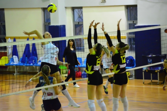 &Kappa;ύ&pi;&epsilon;&lambda;&lambda;&omicron; &Epsilon;&lambda;&lambda;ά&delta;&omicron;&sigmaf;: &Alpha;&Epsilon;&Kappa; - &Theta;έ&tau;&iota;&sigmaf; &Beta;&omicron;ύ&lambda;&alpha;&sigmaf; 0-3 (pics)