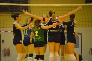 &Alpha;2 &Gamma;&upsilon;&nu;&alpha;&iota;&kappa;ώ&nu;: &Alpha;&gamma;ί&alpha; &Pi;&alpha;&rho;&alpha;&sigma;&kappa;&epsilon;&upsilon;ή - &Alpha;.&Sigma;.&Pi;&Epsilon;.&Theta;έ&tau;&iota;&sigmaf; &Beta;&omicron;ύ&lambda;&alpha;&sigmaf; 0-3 (pics)