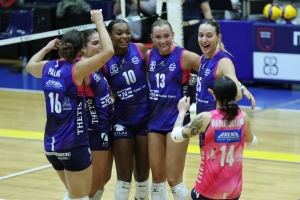 Volley League &Gamma;&upsilon;&nu;&alpha;&iota;&kappa;ώ&nu;: &Alpha;.&Sigma;.&Pi;. &Theta;έ&tau;&iota;&sigmaf; &Beta;&omicron;ύ&lambda;&alpha;&sigmaf; - &Alpha;.&Omicron;. &Mu;&alpha;&rho;&kappa;&omicron;&pi;&omicron;ύ&lambda;&omicron;&upsilon; 2-3
