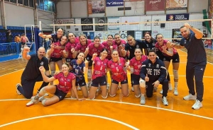 Volley League &Gamma;&upsilon;&nu;&alpha;&iota;&kappa;ώ&nu;: &Alpha;&mu;&alpha;&zeta;ό&nu;&epsilon;&sigmaf; - &Alpha;.&Sigma;.&Pi;. &Theta;έ&tau;&iota;&sigmaf; &Beta;&omicron;ύ&lambda;&alpha;&sigmaf; 0-3