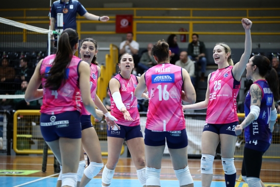 Volley League &Gamma;&upsilon;&nu;&alpha;&iota;&kappa;ώ&nu;: &Pi;&alpha;&nu;&alpha;&theta;&eta;&nu;&alpha;ϊ&kappa;ό&sigmaf; &Alpha;.&Omicron;. &ndash; &Alpha;.&Sigma;.&Pi;. &Theta;έ&tau;&iota;&sigmaf; 3-1