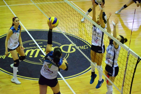 Pre League: &Alpha;&iota;&gamma;ά&lambda;&epsilon;&omega; - &Theta;έ&tau;&iota;&sigmaf; &Beta;&omicron;ύ&lambda;&alpha;&sigmaf;  0-3 (pics)