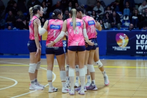 Volley League &Gamma;&upsilon;&nu;&alpha;&iota;&kappa;ώ&nu;: &Alpha;.&Sigma;.&Pi;. &Theta;έ&tau;&iota;&sigmaf; &Beta;&omicron;ύ&lambda;&alpha;&sigmaf; - &Omicron;&lambda;&upsilon;&mu;&pi;&iota;&alpha;&kappa;ό&sigmaf; 1-3