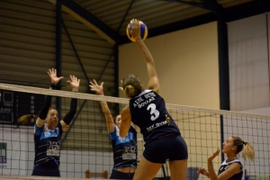 &Mu;&epsilon; &tau;&omicron; &Alpha;&iota;&gamma;ά&lambda;&epsilon;&omega; &sigma;&tau;&omicron; &Kappa;ύ&pi;&epsilon;&lambda;&lambda;&omicron; &omicron;&iota; &Gamma;&upsilon;&nu;&alpha;ί&kappa;&epsilon;&sigmaf; &tau;&eta;&sigmaf; &Theta;έ&tau;&iota;&delta;&alpha;&sigmaf;