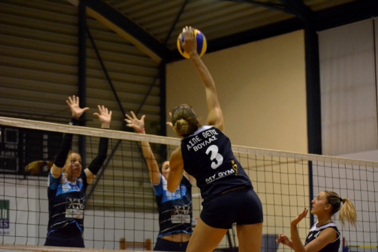 &Mu;&epsilon; &tau;&omicron; &Alpha;&iota;&gamma;ά&lambda;&epsilon;&omega; &sigma;&tau;&omicron; &Kappa;ύ&pi;&epsilon;&lambda;&lambda;&omicron; &omicron;&iota; &Gamma;&upsilon;&nu;&alpha;ί&kappa;&epsilon;&sigmaf; &tau;&eta;&sigmaf; &Theta;έ&tau;&iota;&delta;&alpha;&sigmaf;