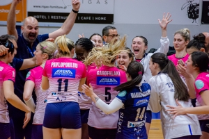 Volley League &Gamma;&upsilon;&nu;&alpha;&iota;&kappa;ώ&nu; (Play Off): &Alpha;.&Sigma;.&Pi;. &Theta;έ&tau;&iota;&sigmaf; - &Alpha;.&Omicron;. &Theta;ή&rho;&alpha;&sigmaf; 3-1