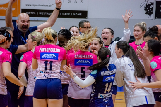 Volley League &Gamma;&upsilon;&nu;&alpha;&iota;&kappa;ώ&nu; (Play Off): &Alpha;.&Sigma;.&Pi;. &Theta;έ&tau;&iota;&sigmaf; - &Alpha;.&Omicron;. &Theta;ή&rho;&alpha;&sigmaf; 3-1