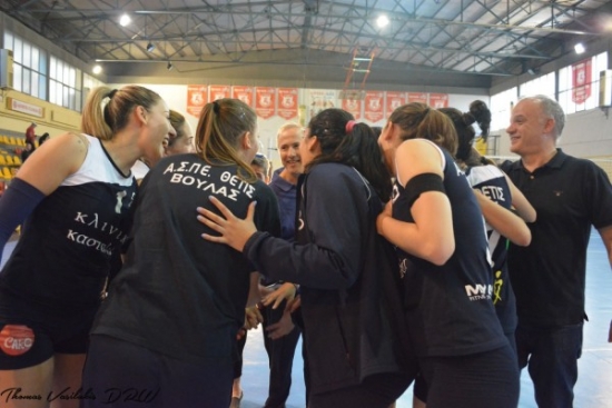 &Sigma;&tau;&eta;&nu; &tau;&epsilon;&lambda;&iota;&kappa;ή &phi;ά&sigma;&eta; &tau;&omega;&nu; &mu;&pi;&alpha;&rho;ά&zeta; &alpha;&nu;ό&delta;&omicron;&upsilon; &sigma;&tau;&eta;&nu; &Alpha;1 &omicron;&iota; &gamma;&upsilon;&nu;&alpha;ί&kappa;&epsilon;&sigmaf; &tau;&eta;&sigmaf; &Theta;έ&tau;&iota;&delta;&alpha;&sigmaf; (pics)