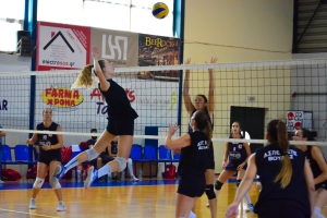 &Delta;&epsilon;ύ&tau;&epsilon;&rho;&eta; &phi;&iota;&lambda;&iota;&kappa;ή &nu;ί&kappa;&eta; &mu;&epsilon; &Mu;&alpha;&rho;&kappa;ό&pi;&omicron;&upsilon;&lambda;&omicron; &omicron;&iota; &Gamma;&upsilon;&nu;&alpha;ί&kappa;&epsilon;&sigmaf; (pics)