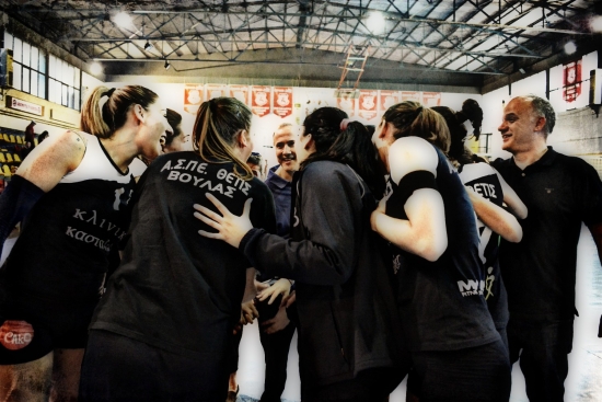 &Sigma;&tau;&alpha; &Tau;&rho;ί&kappa;&alpha;&lambda;&alpha; &gamma;&iota;&alpha; &tau;&eta;&nu; ά&nu;&omicron;&delta;&omicron; &omicron;&iota; &Gamma;&upsilon;&nu;&alpha;ί&kappa;&epsilon;&sigmaf; &tau;&eta;&sigmaf; &Theta;έ&tau;&iota;&delta;&alpha;&sigmaf;