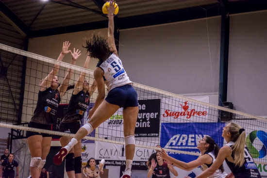 Volleyleague: &Theta;έ&tau;&iota;&sigmaf; &Beta;&omicron;ύ&lambda;&alpha;&sigmaf; - &Pi;&omicron;&rho;&phi;ύ&rho;&alpha;&sigmaf; 3-1 (pics)